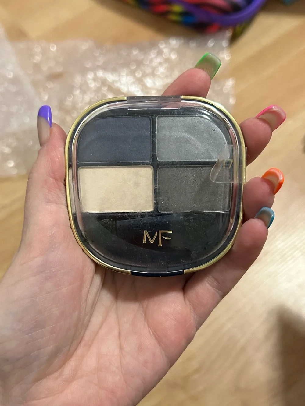 Max Factor Neutral Eyeshadow Quad — Gray & Cream Smoky Palette
